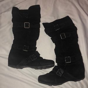 Black flat boots. Size 8.5.